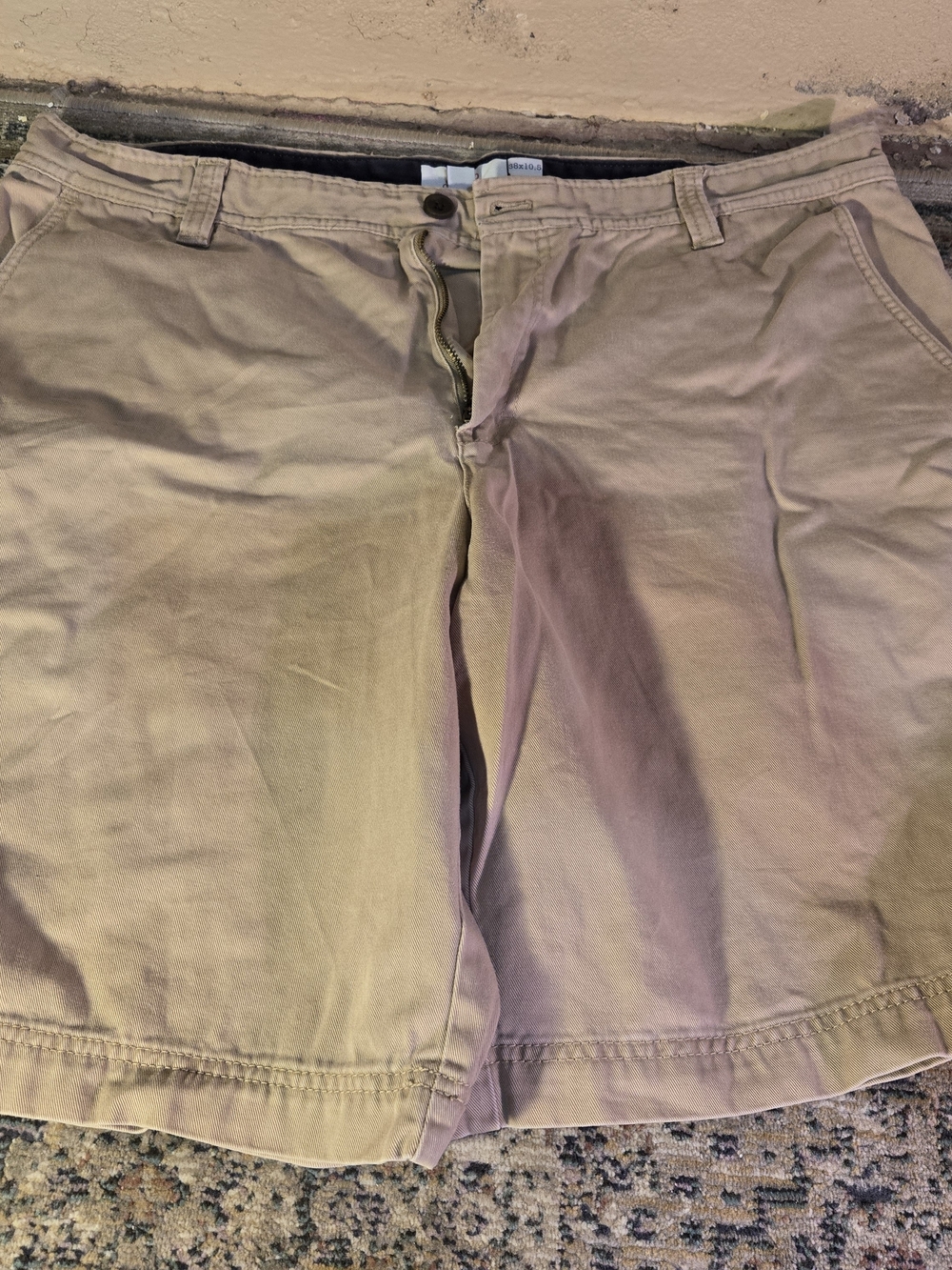 IZOD Saltwater Chinos Men's Shorts Beige Flat Front 38x10.5